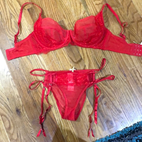 Two piece red lingerie - Picture 1 of 5